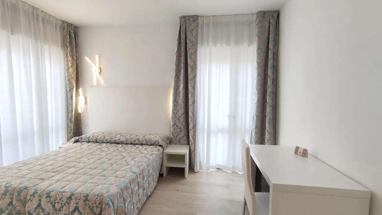 Hotel Oxford リド・ディ・イエゾロ
